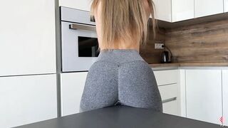 Girl Humping Table until Leggings Full of Squirts - Carolina Jackson (2026)