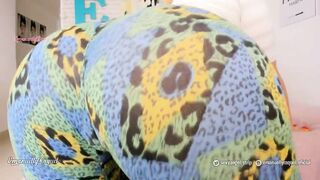 Big Ass Blonde Girl Twerking and Dancing Perreo in Sexy and Tight Yoga Pants - Emanuelly Raquel (2026)