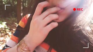 Plein Air - Copine Hipster Prend Son Pied Dans Les Bois. - Madelaine Rousset (2026)