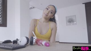 Step Sis "i Put My Controller on My Pussy and It Made Me Horny" S18:e10 - Sarah Lace (2026)