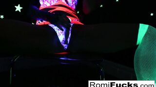 Gorgeous Big Tittied Brunette Stuffs Herself - Romi Rain (2026)