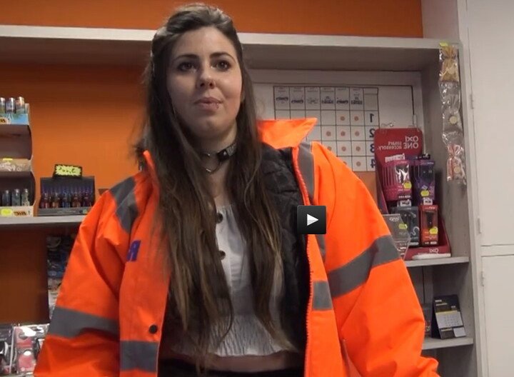 Aude 25 Employee Of A Gas Station In Aubagne HD - JacquieEtMichelTV, Indecentes-Voisines (2020)
