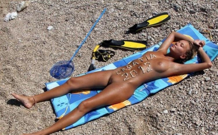 Nude On The Beach HD - Amateurporn - Clover (2020)